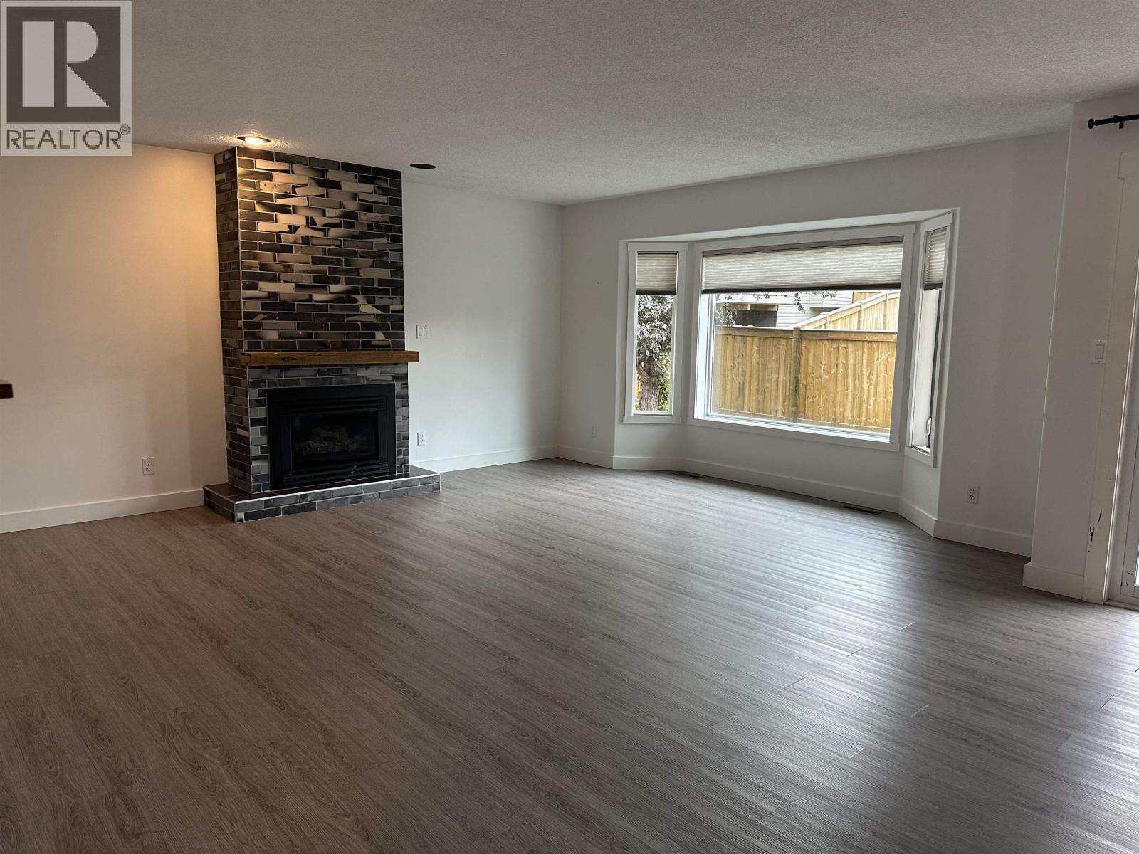 Photo 3 of 9917 115 Avenue, Fort St John BC
