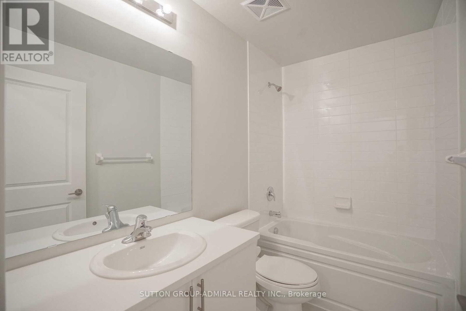 Photo 15 of Th 4 39 Annie Craig Drive, Toronto ON