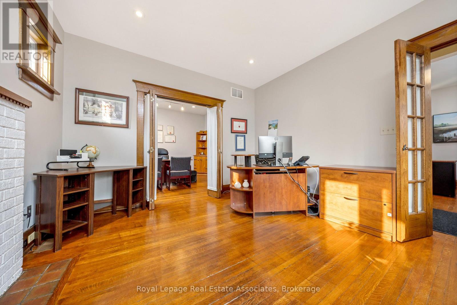 Photo 10 of 142 Martin Street, Milton ON