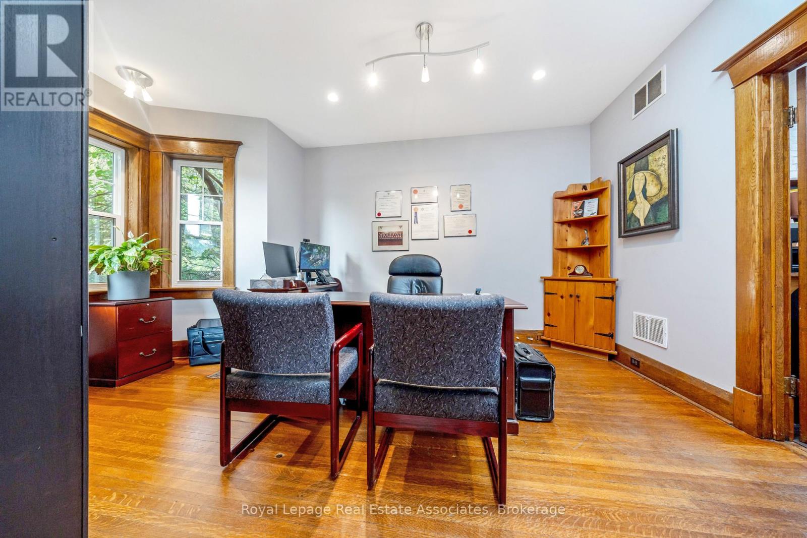 Photo 19 of 142 Martin Street, Milton ON