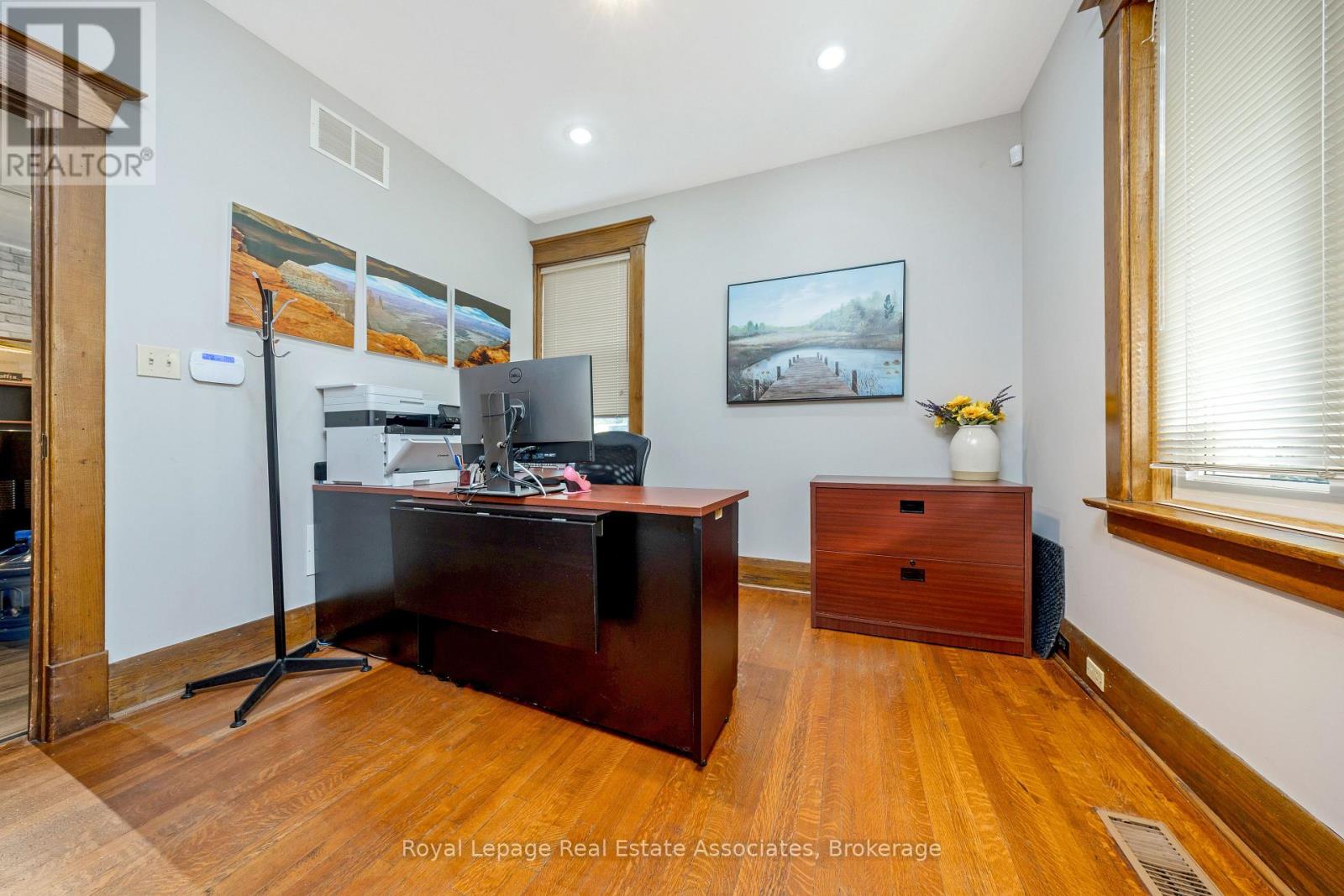 Photo 32 of 142 Martin Street, Milton ON
