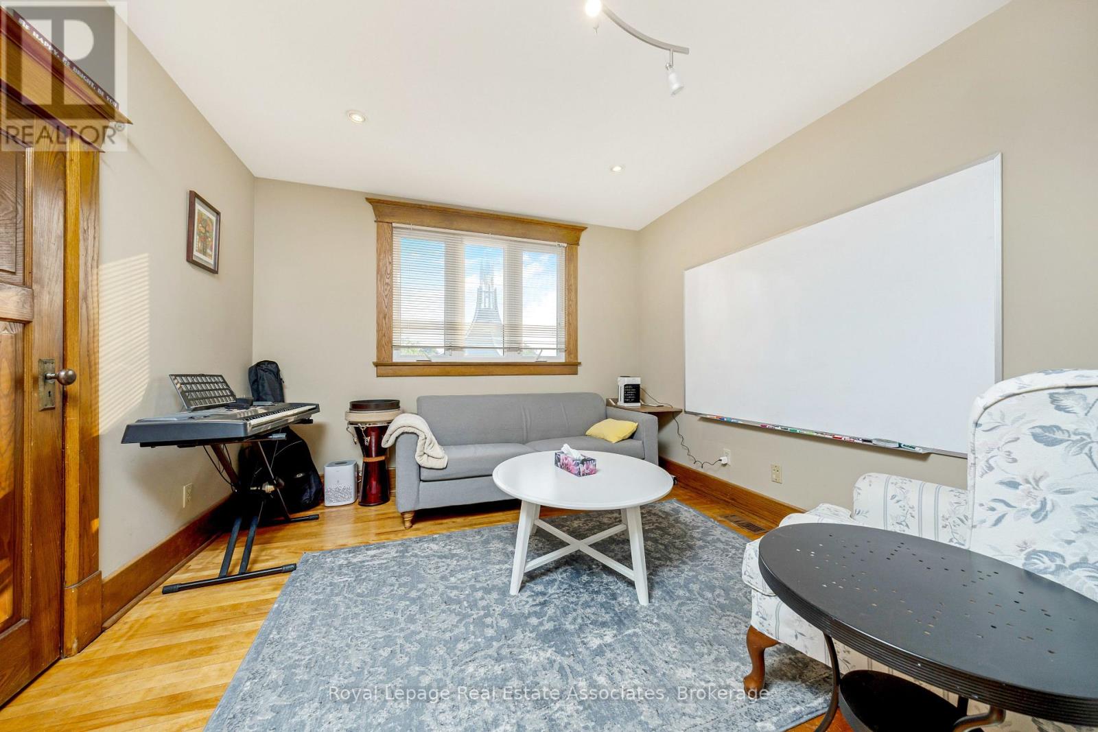 Photo 16 of 142 Martin Street, Milton ON