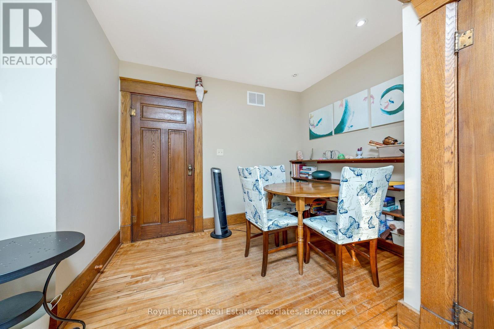 Photo 3 of 142 Martin Street, Milton ON