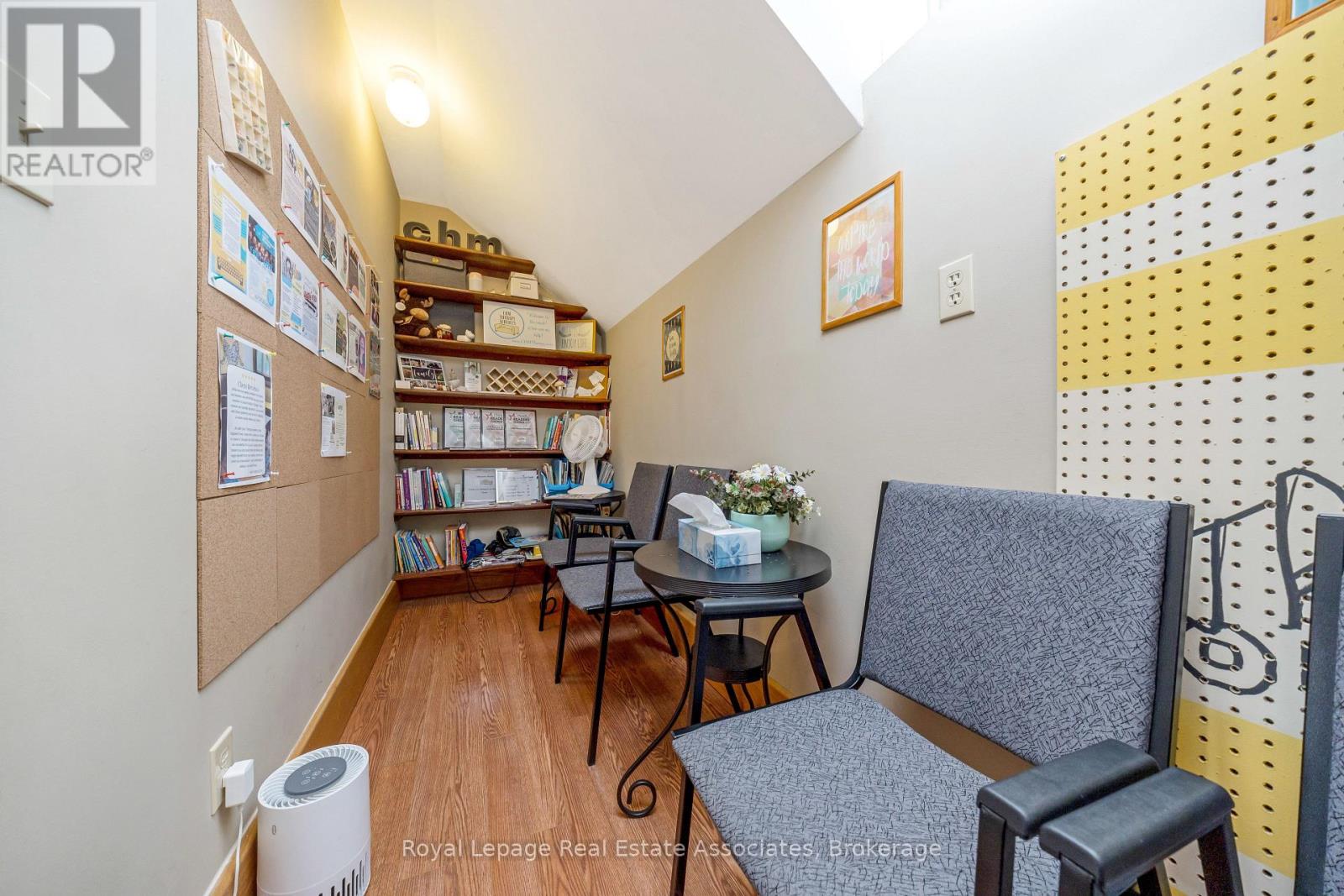 Photo 5 of 142 Martin Street, Milton ON