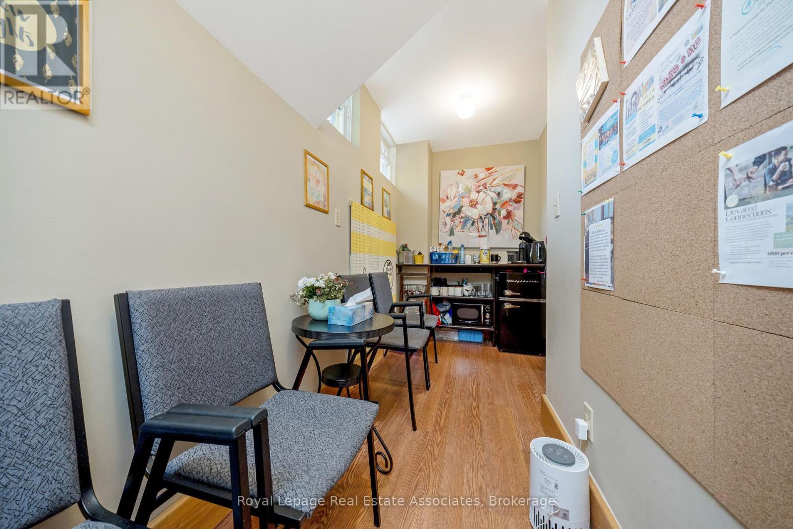 Photo 11 of 142 Martin Street, Milton ON
