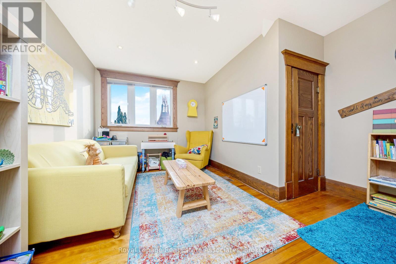 Photo 6 of 142 Martin Street, Milton ON