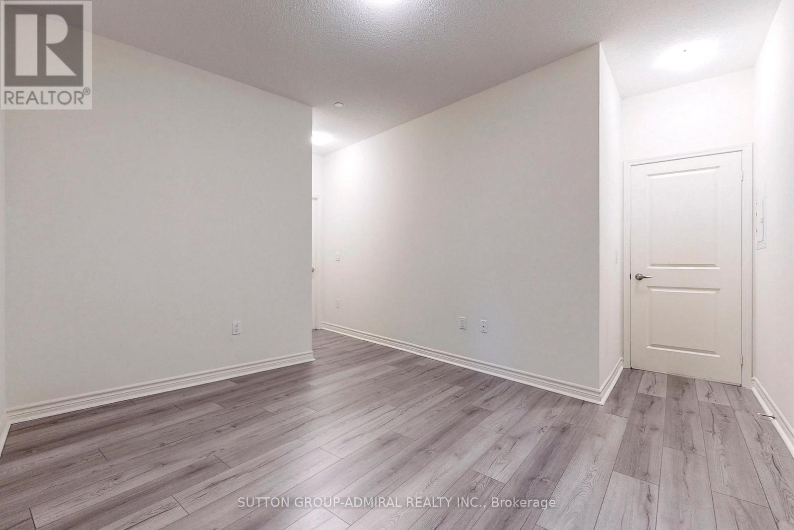 Photo 19 of 221 39 Annie Craig Drive, Toronto ON
