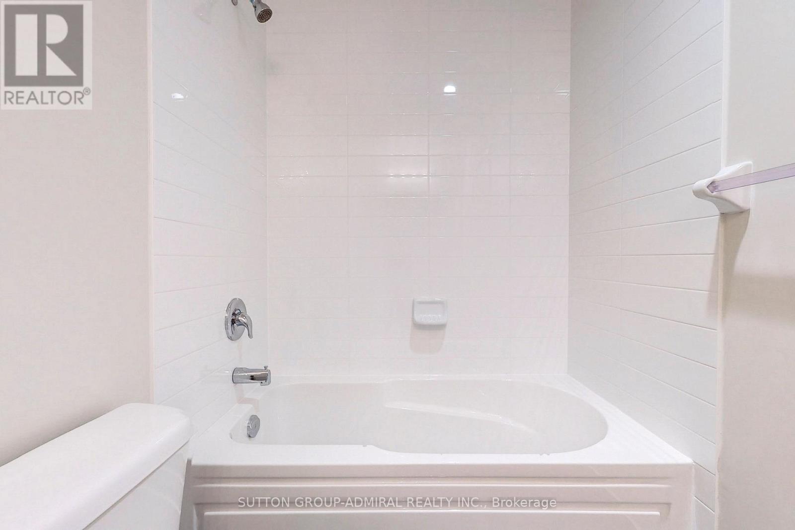 Photo 17 of 221 39 Annie Craig Drive, Toronto ON