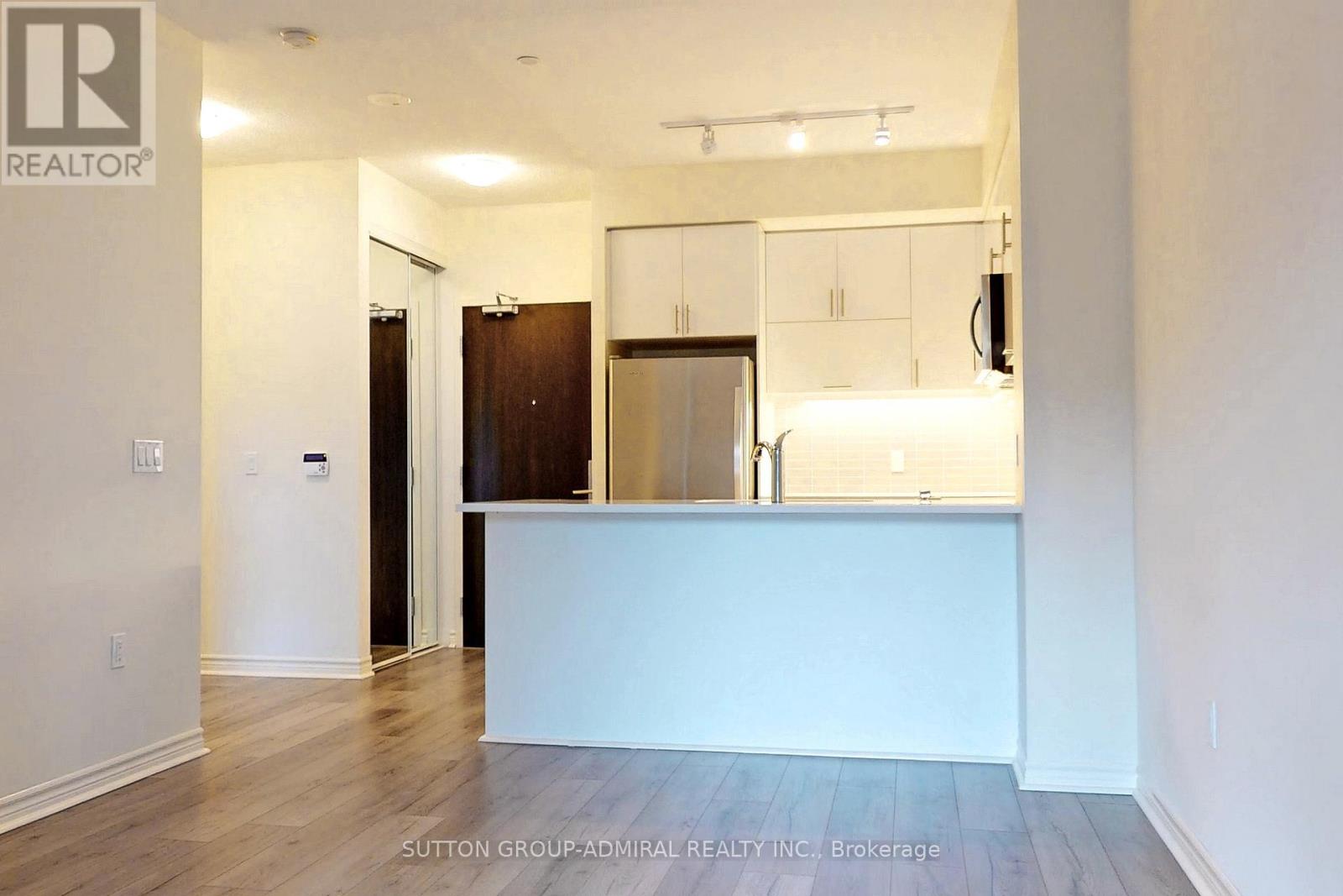 Photo 23 of 221 39 Annie Craig Drive, Toronto ON
