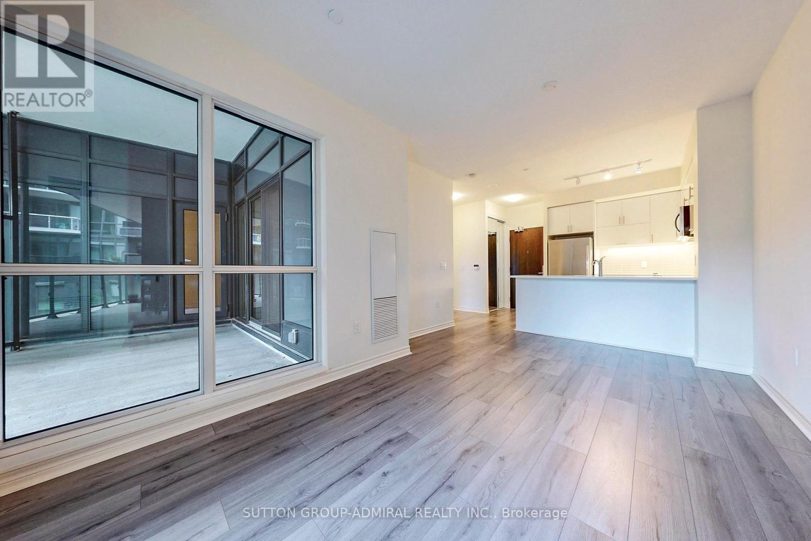 Photo 2 of 221 39 Annie Craig Drive, Toronto ON