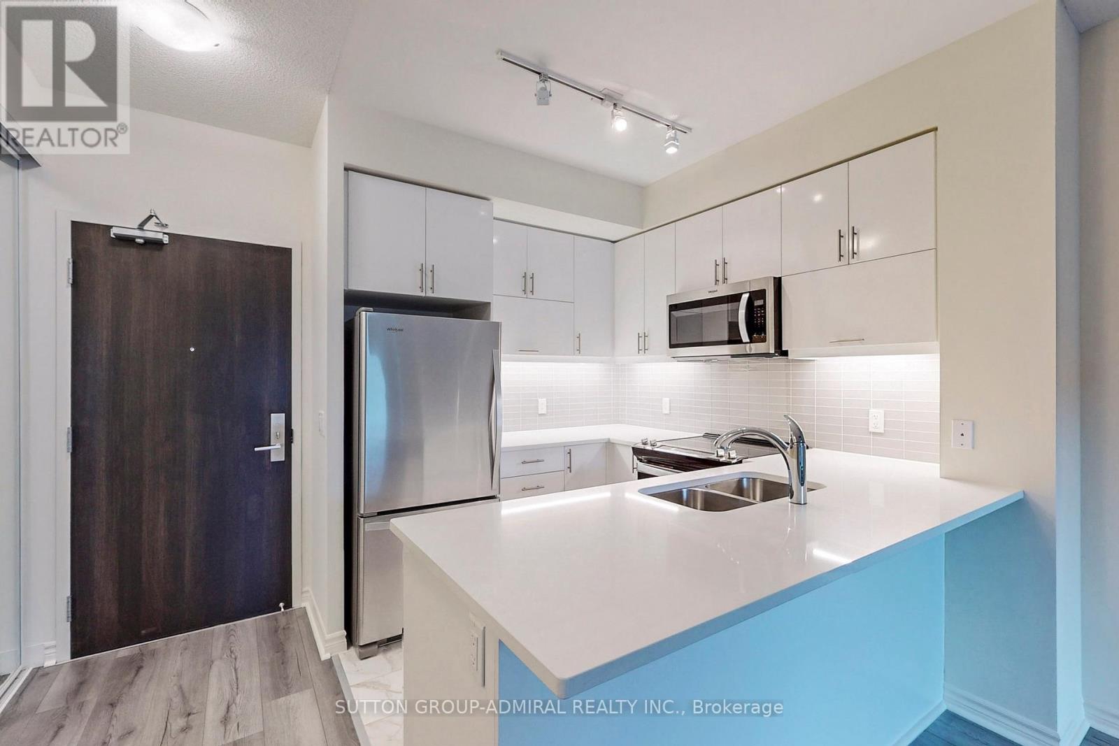 Photo 9 of 221 39 Annie Craig Drive, Toronto ON