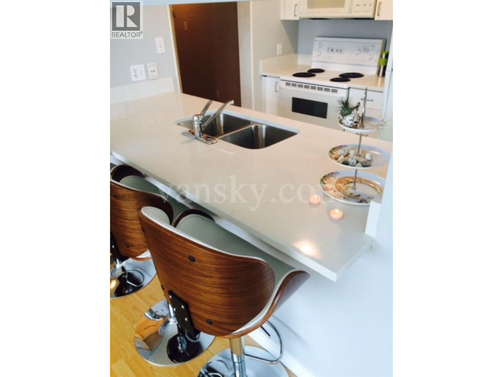Photo 10 of 1407 438 Seymour Street, Vancouver BC