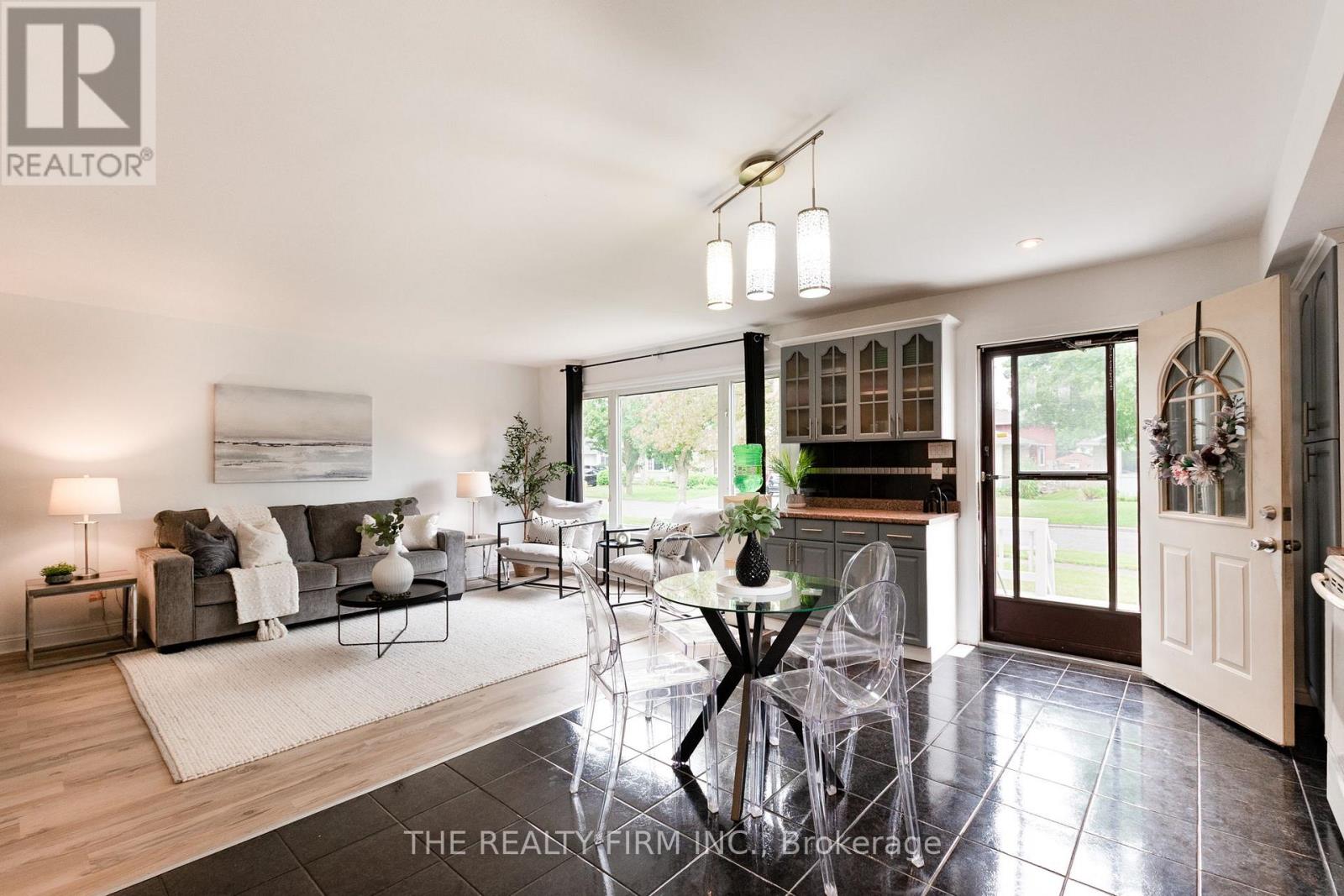 Photo 3 of 10 Stroud Crescent, London South ON