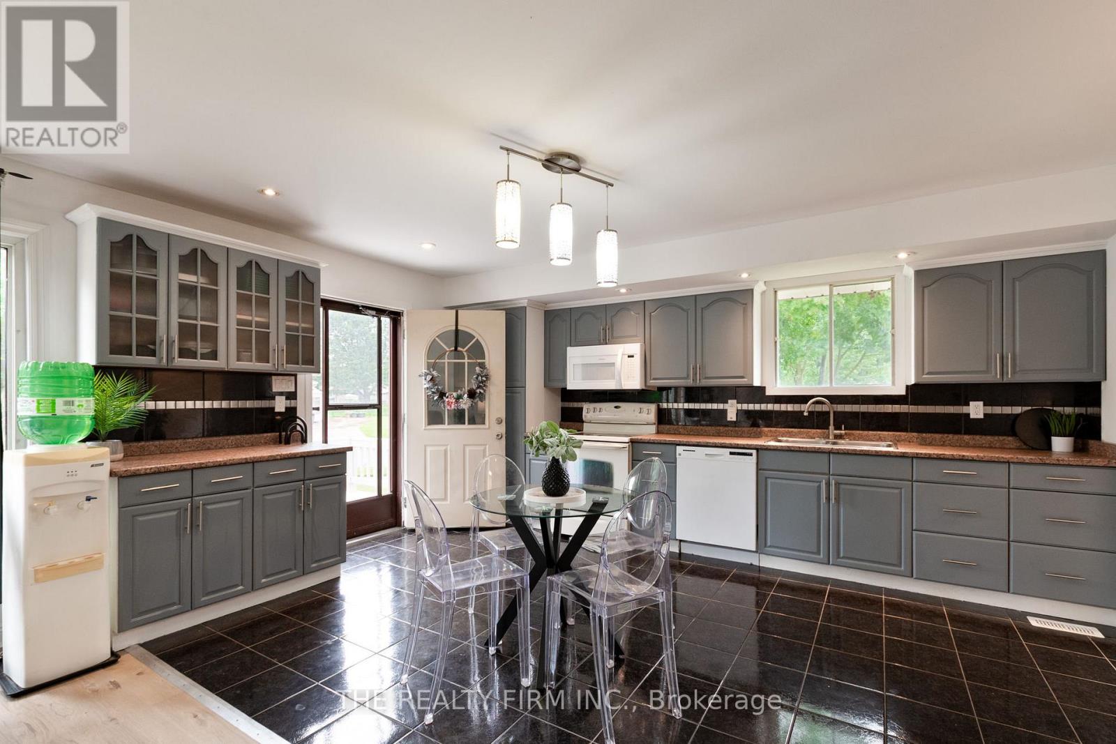 Photo 4 of 10 Stroud Crescent, London South ON