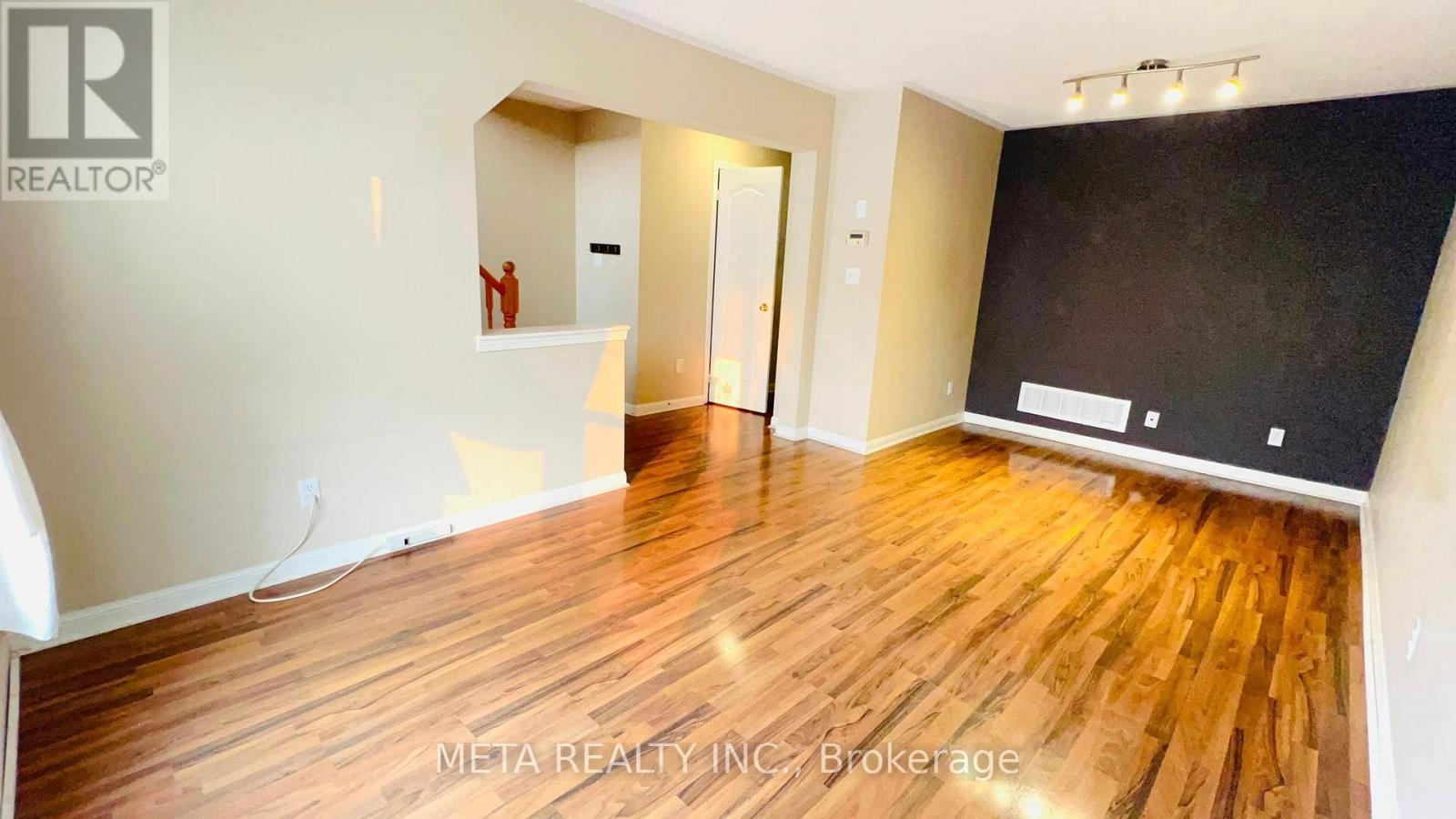 Photo 5 of 156 5980 Whitehorn Avenue, Mississauga ON