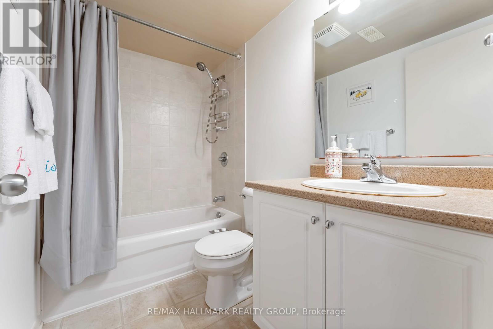 Photo 17 of 32 799 Montreal Road, Ottawa ON