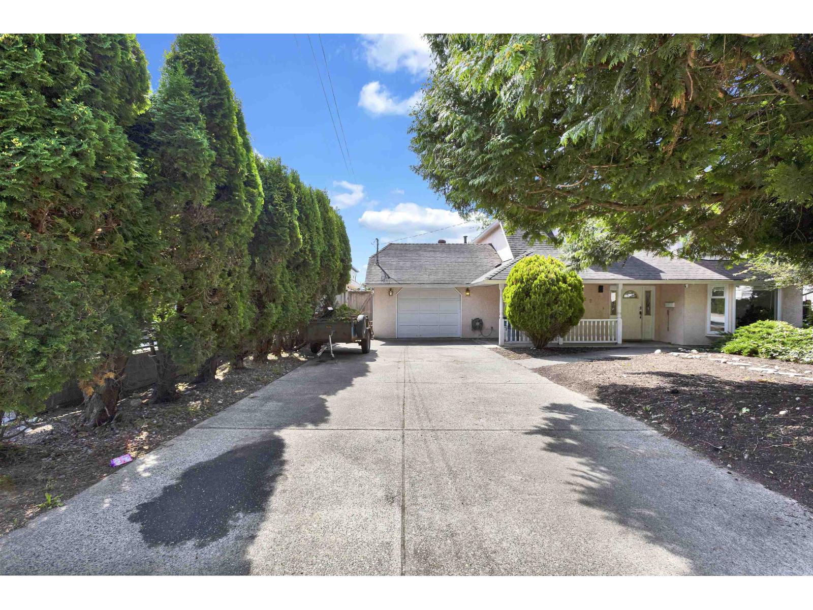 Photo 3 of 11318 82 Avenue, Delta BC