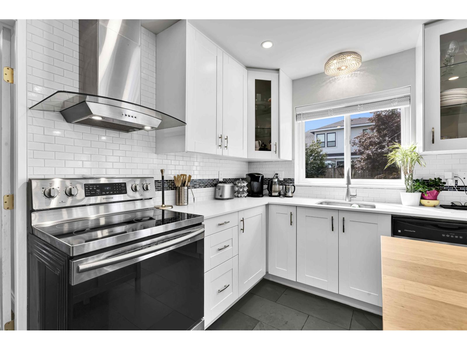 Photo 21 of 11318 82 Avenue, Delta BC