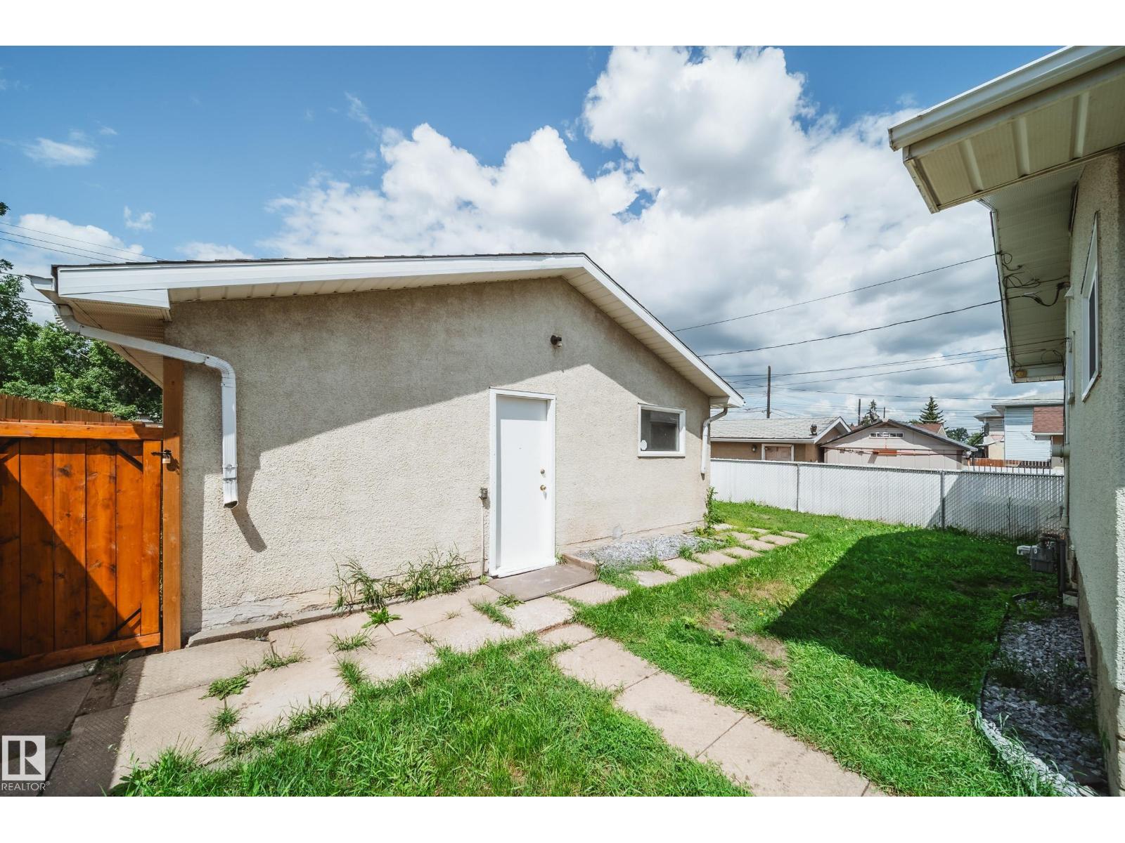 Photo 23 of 13004 Fort Rd Nw, Edmonton AB