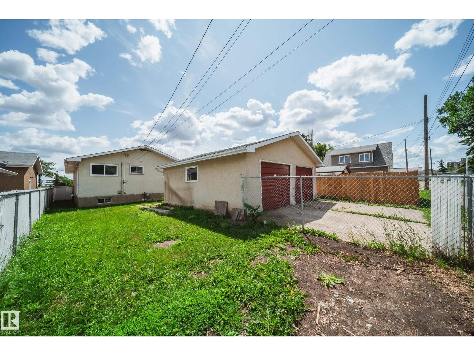 Photo 12 of 13004 Fort Rd Nw, Edmonton AB