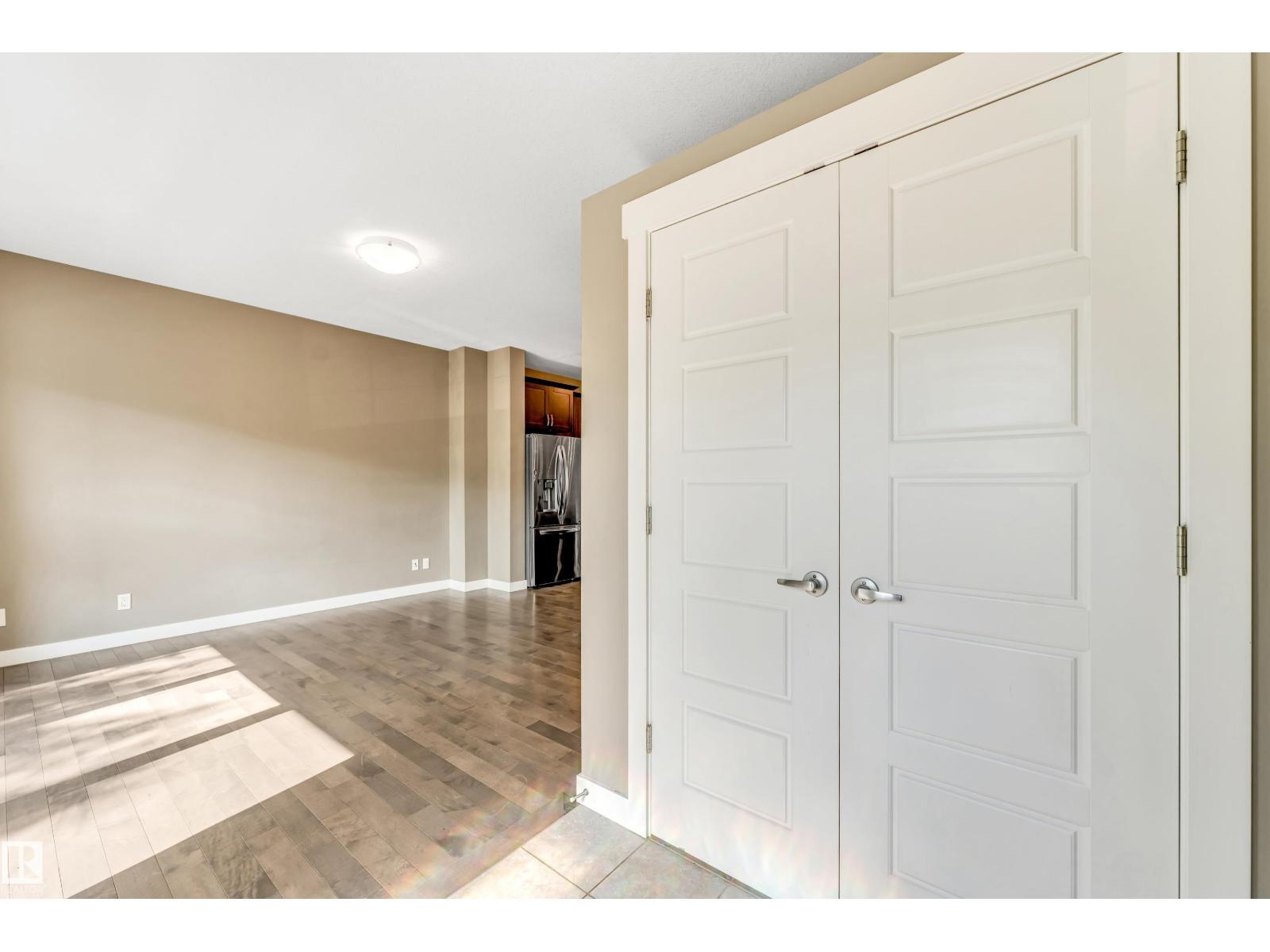 Photo 10 of 2227 74 St Sw, Edmonton AB