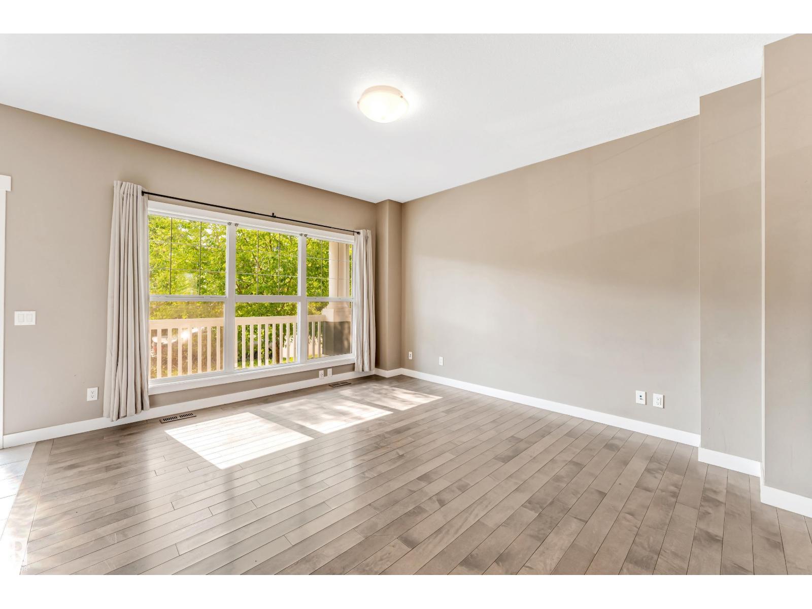 Photo 12 of 2227 74 St Sw, Edmonton AB