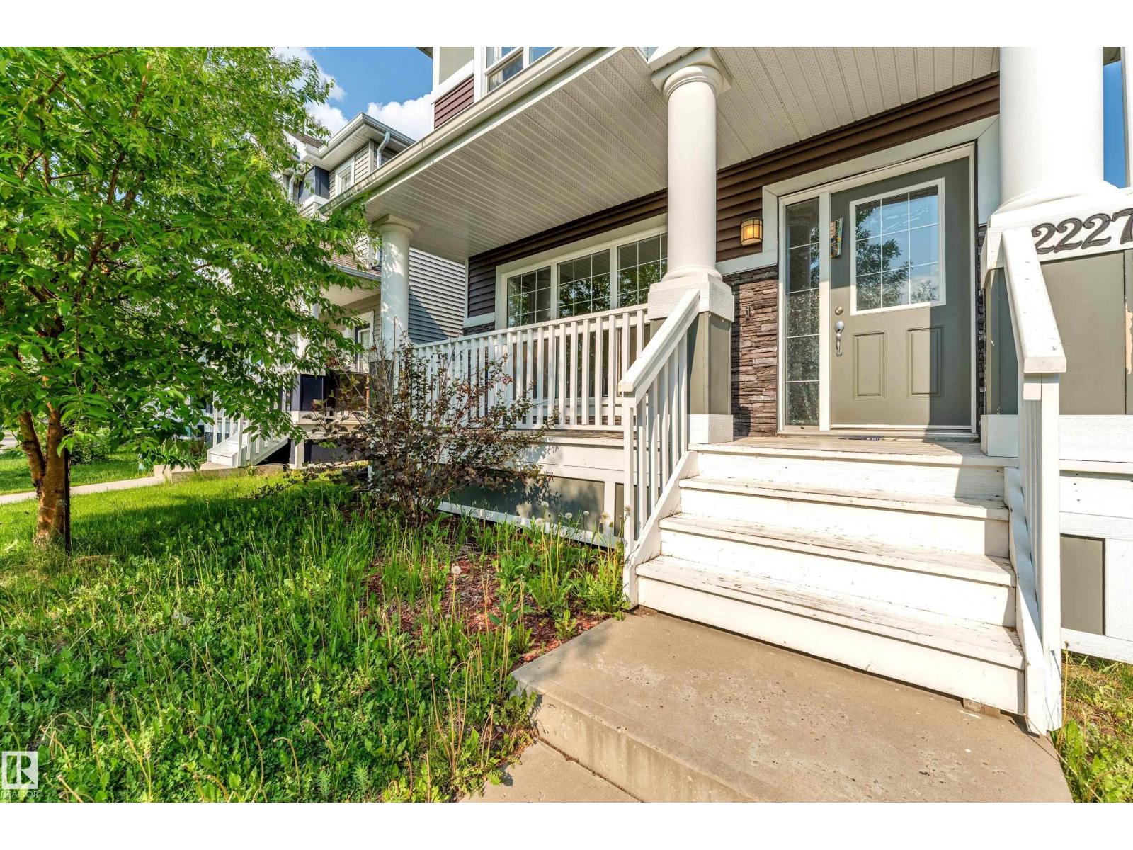 Photo 4 of 2227 74 St Sw, Edmonton AB