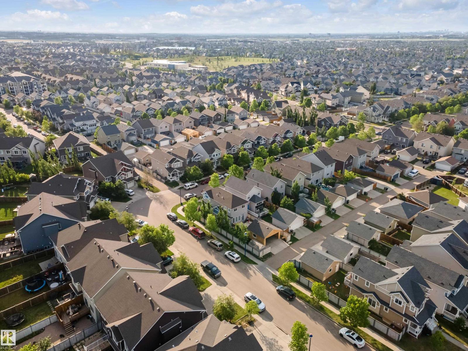Photo 8 of 2227 74 St Sw, Edmonton AB