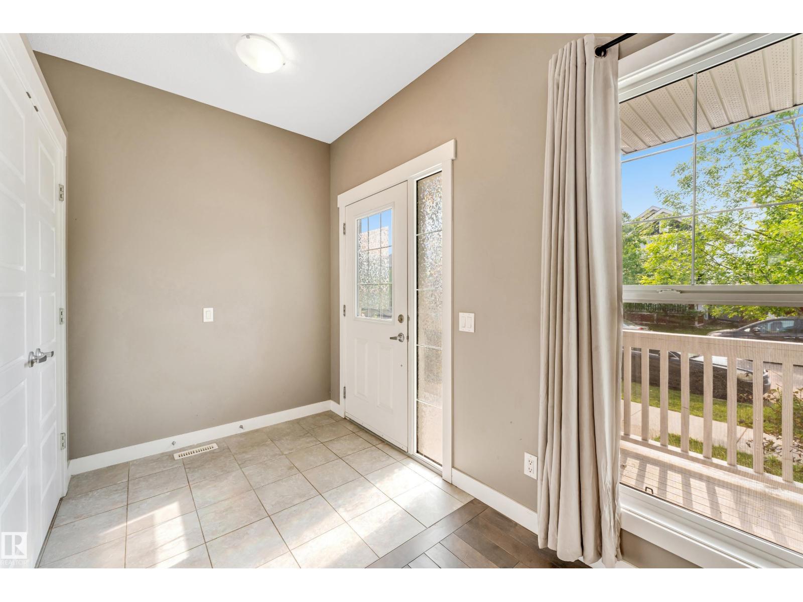 Photo 9 of 2227 74 St Sw, Edmonton AB