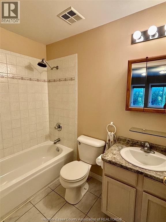 Photo 14 of 554 Rodfam Drive, Windsor ON