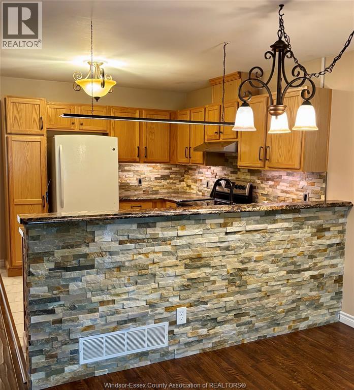 Photo 11 of 554 Rodfam Drive, Windsor ON