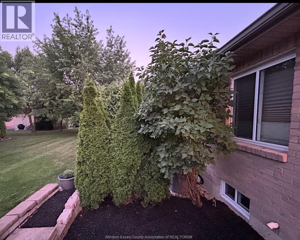 Photo 10 of 554 Rodfam Drive, Windsor ON