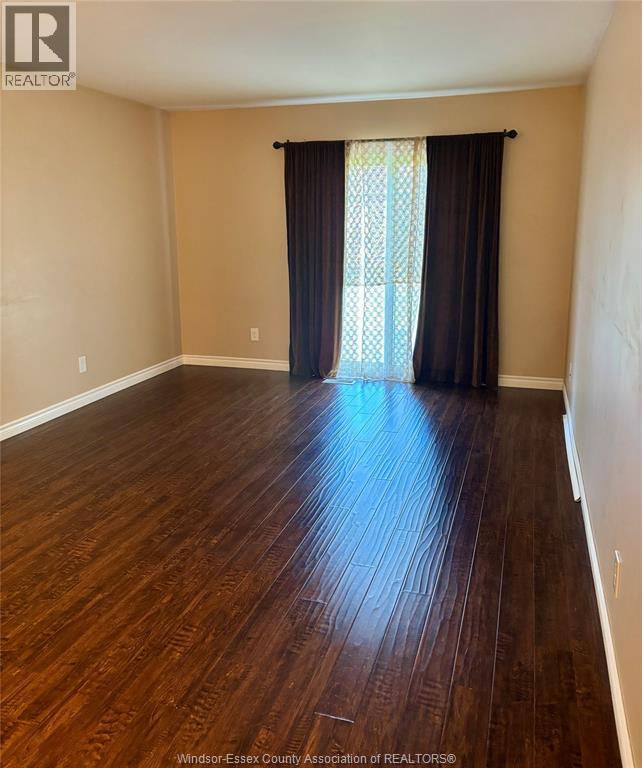 Photo 4 of 554 Rodfam Drive, Windsor ON