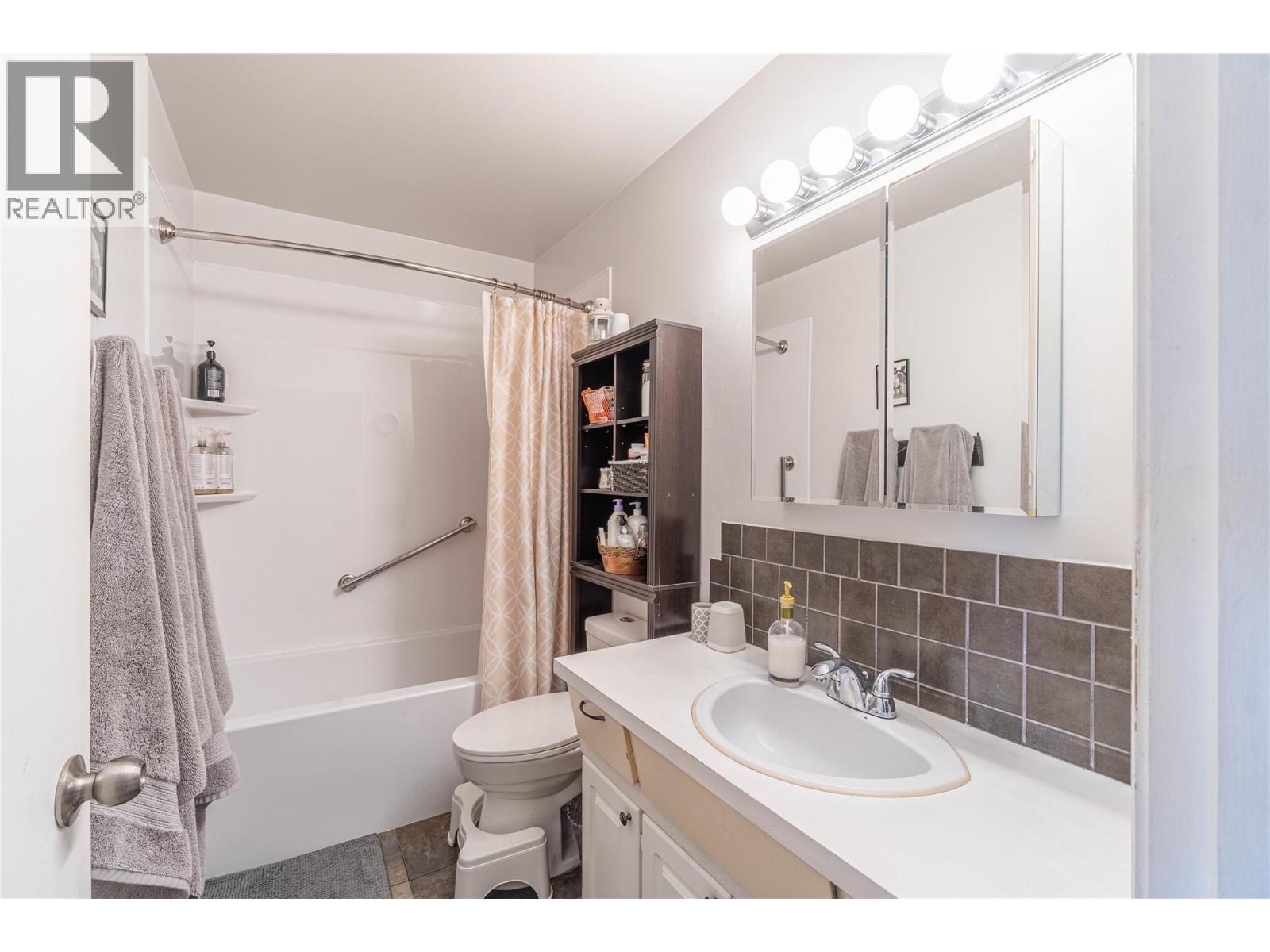 Photo 15 of 333 Waddington Drive, Kamloops BC