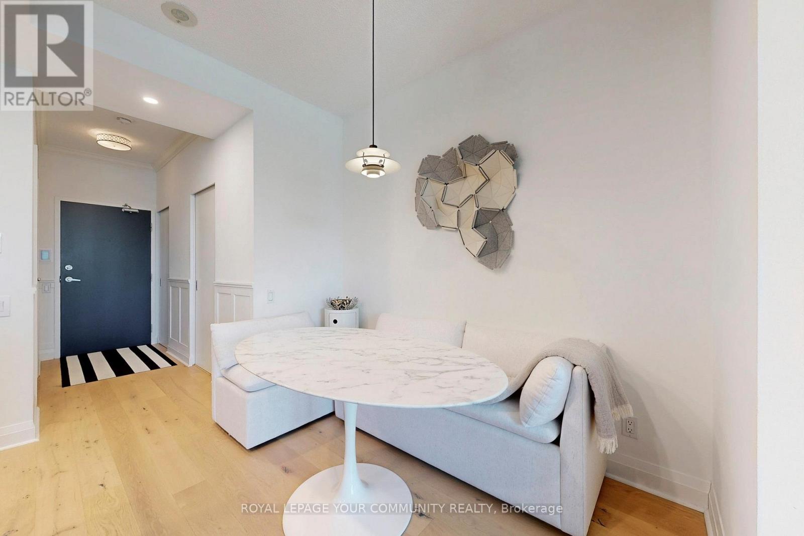 Photo 4 of 905 20 Scrivener Square, Toronto ON