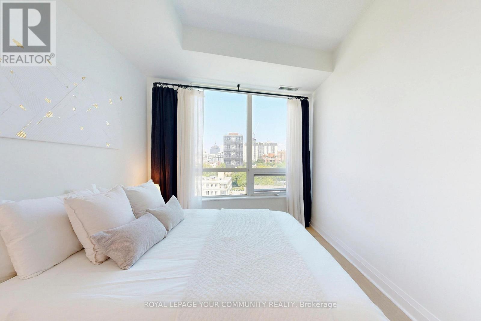Photo 43 of 905 20 Scrivener Square, Toronto ON