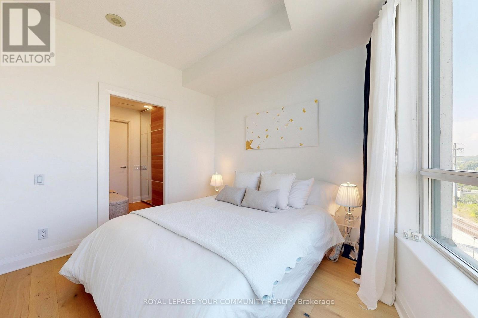 Photo 10 of 905 20 Scrivener Square, Toronto ON