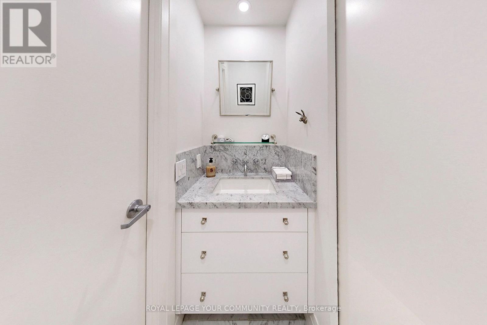 Photo 8 of 905 20 Scrivener Square, Toronto ON
