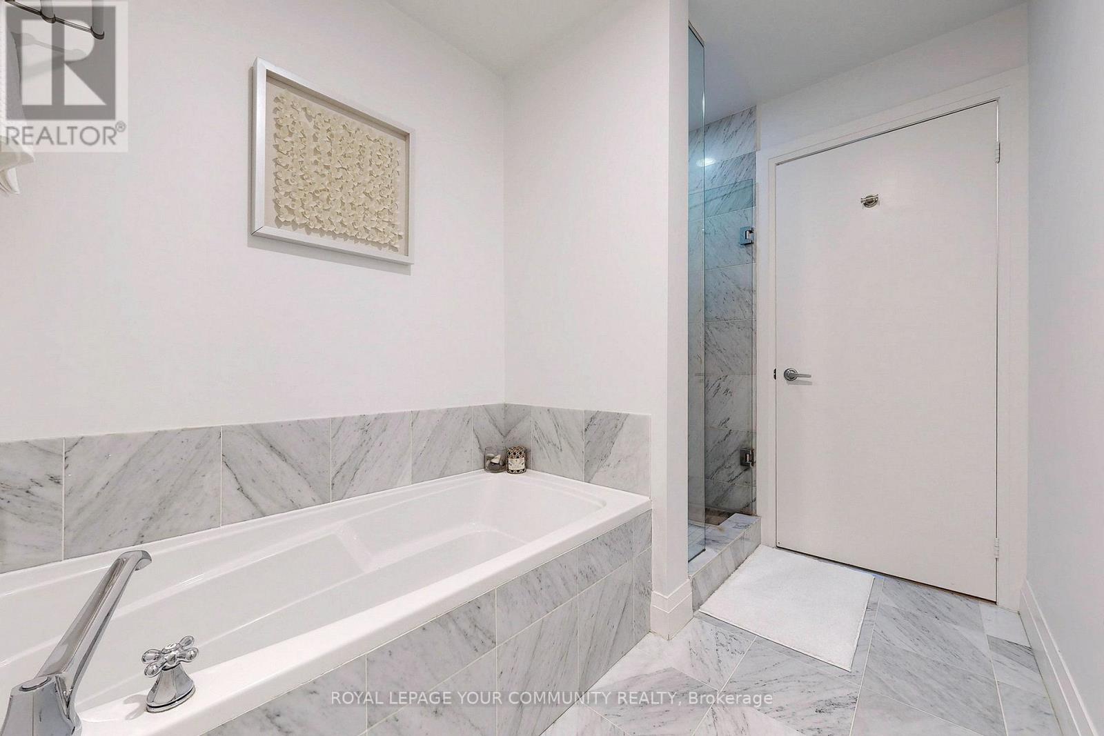 Photo 33 of 905 20 Scrivener Square, Toronto ON