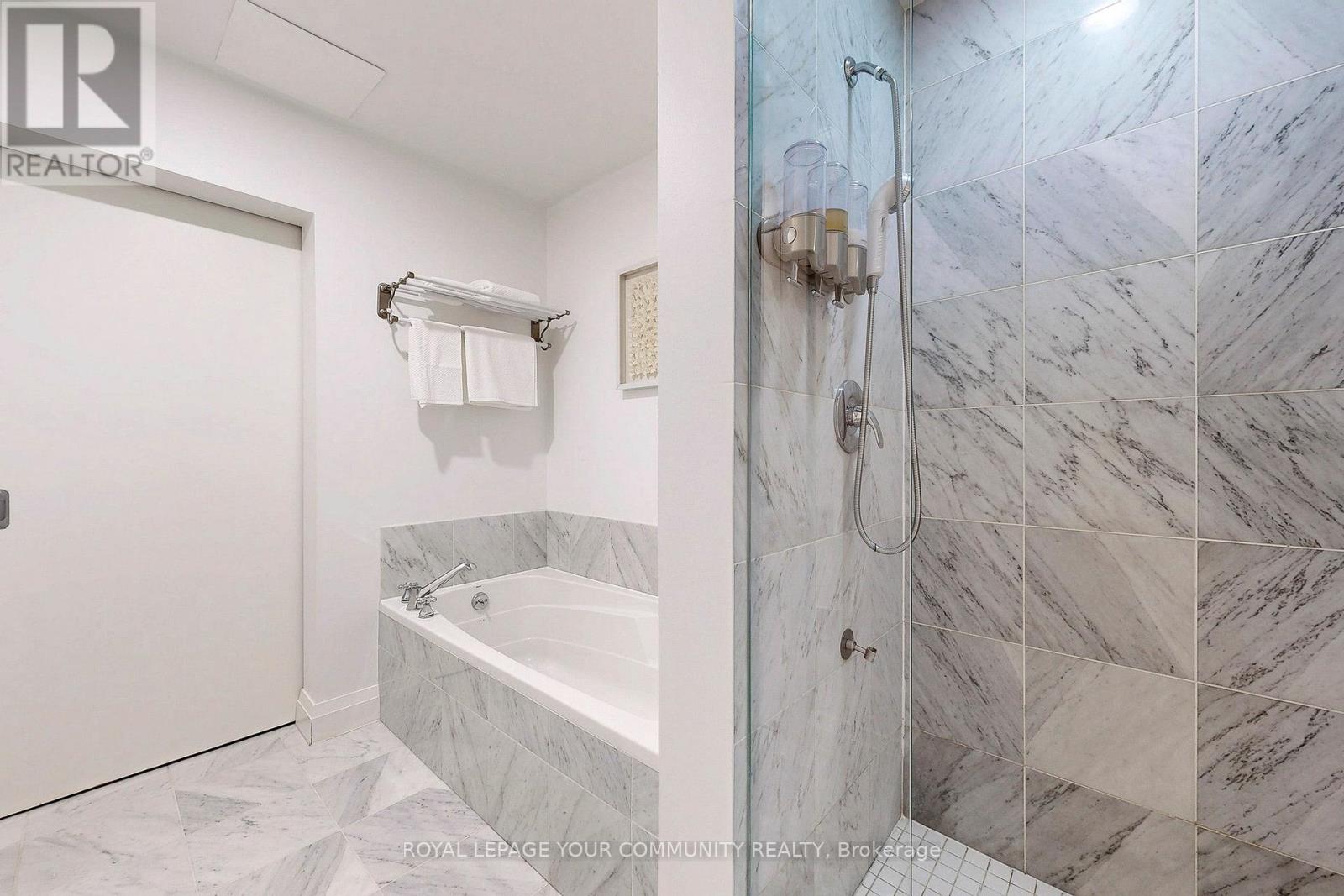 Photo 1 of 905 20 Scrivener Square, Toronto ON