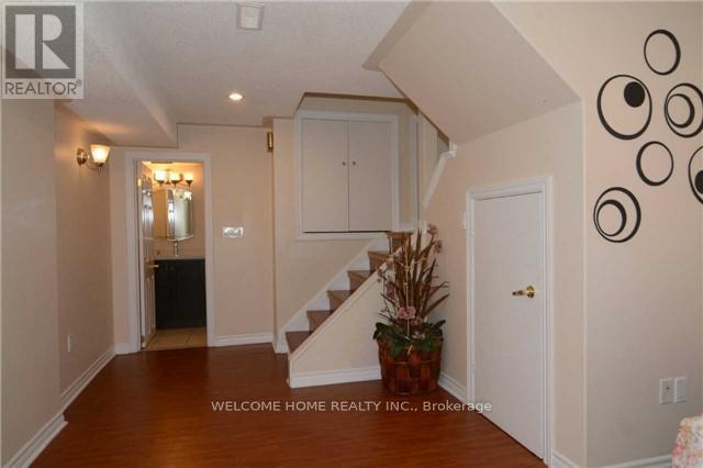 Photo 4 of 162 Hollywood Hill Circle, Vaughan ON
