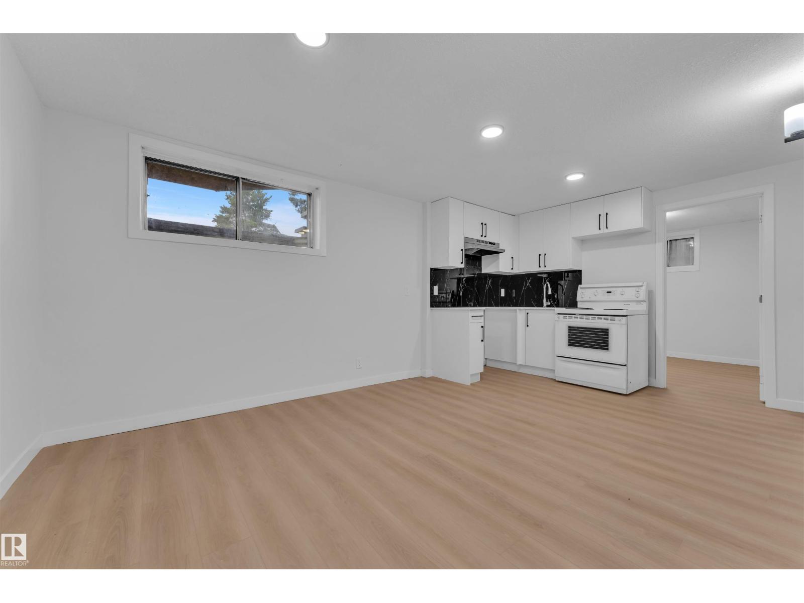 Photo 12 of 15965 110 B Av Nw, Edmonton AB