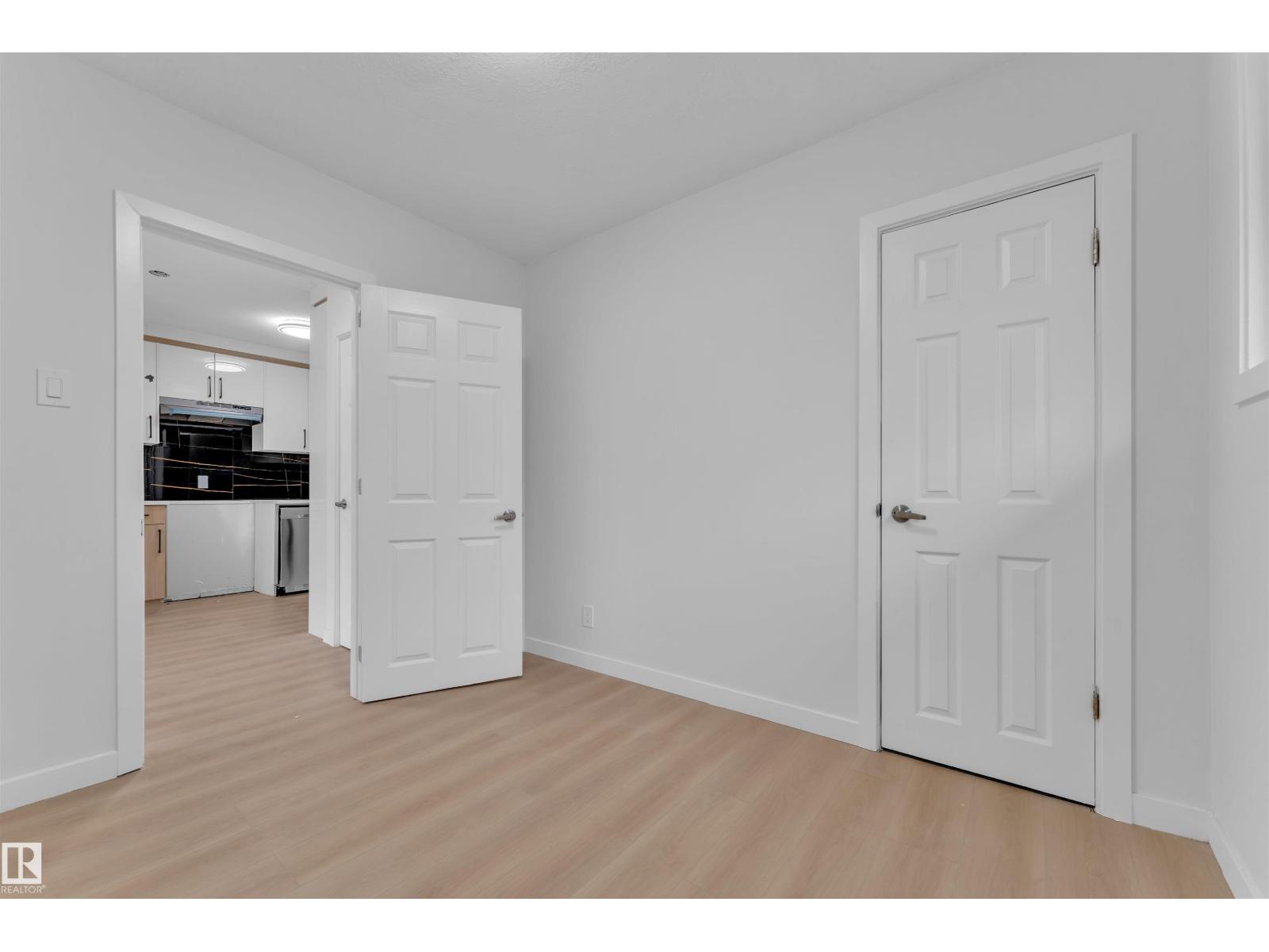 Photo 10 of 15965 110 B Av Nw, Edmonton AB