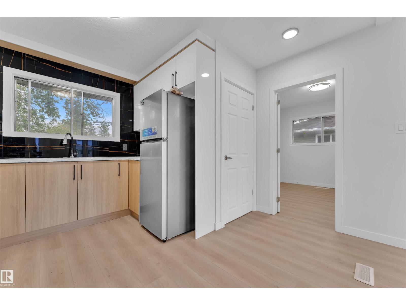 Photo 4 of 15965 110 B Av Nw, Edmonton AB
