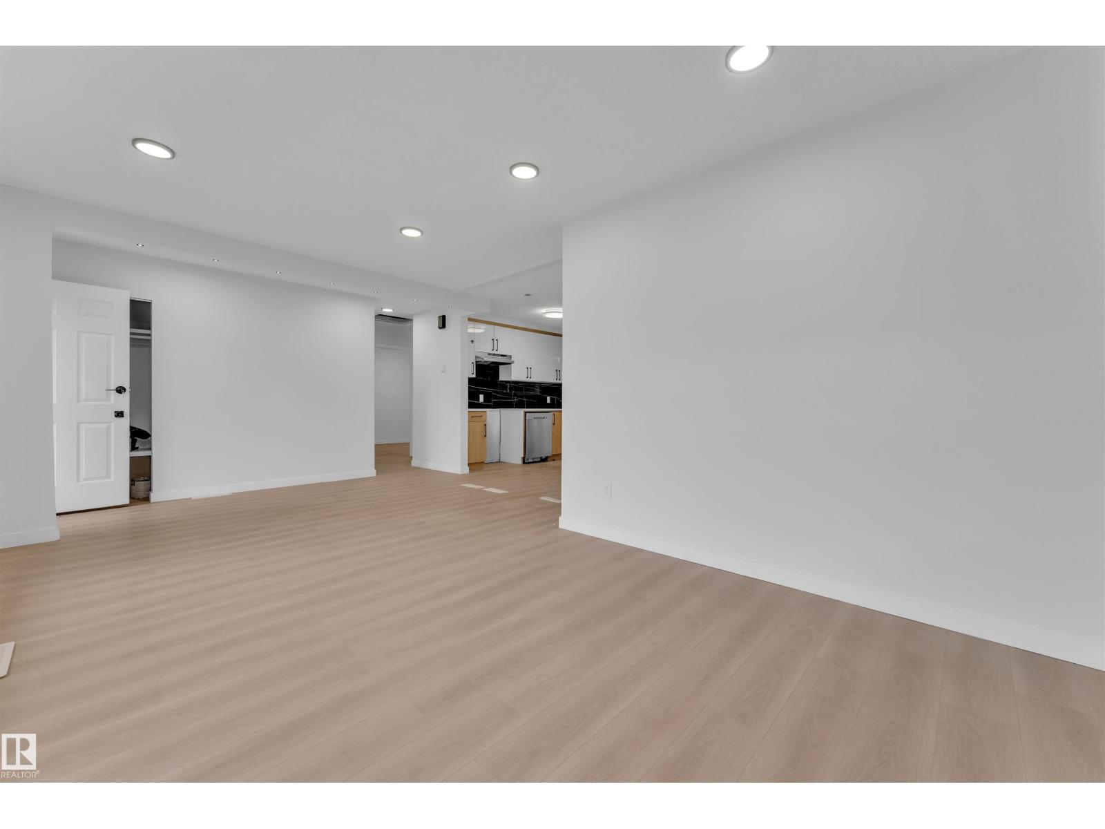Photo 15 of 15965 110 B Av Nw, Edmonton AB