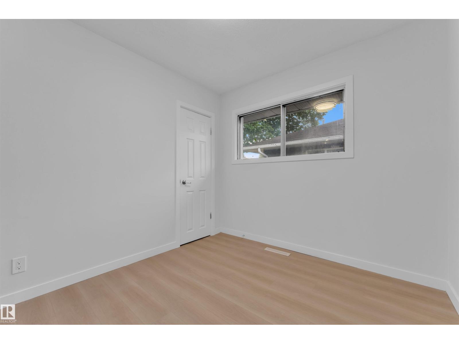 Photo 17 of 15965 110 B Av Nw, Edmonton AB
