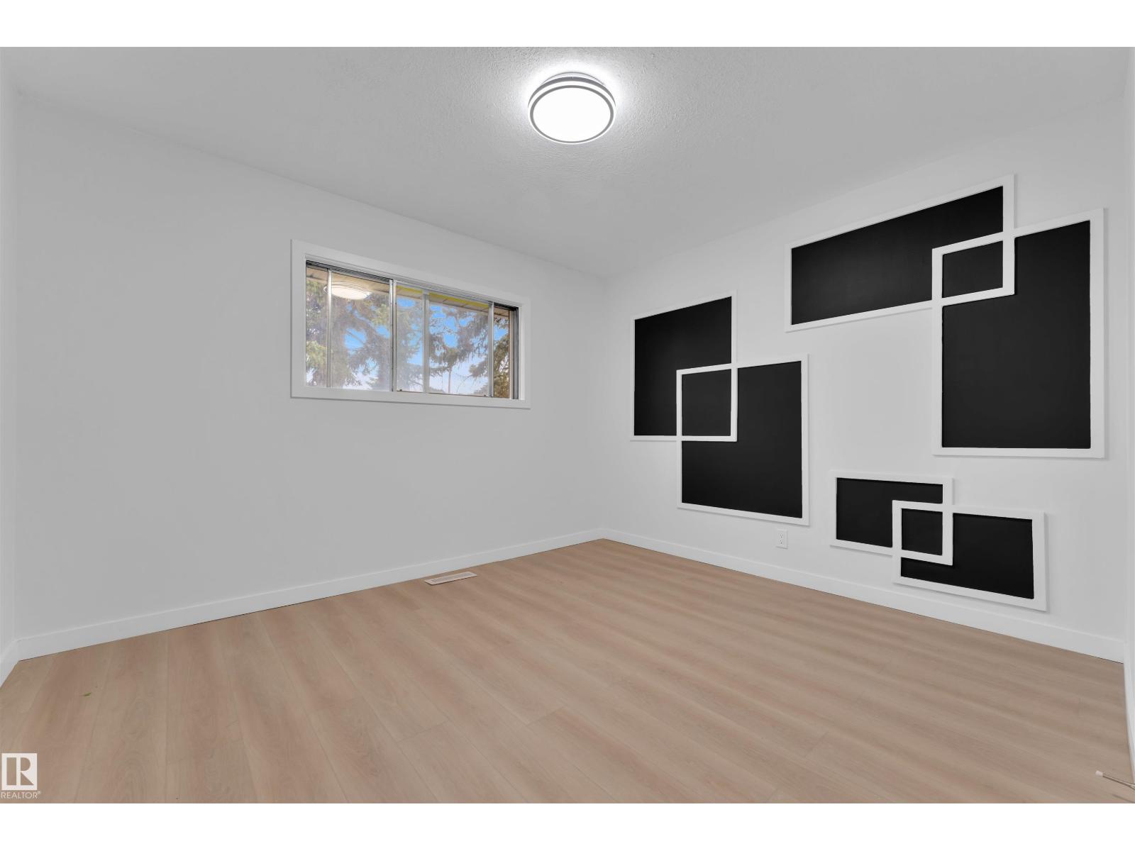 Photo 37 of 15965 110 B Av Nw, Edmonton AB
