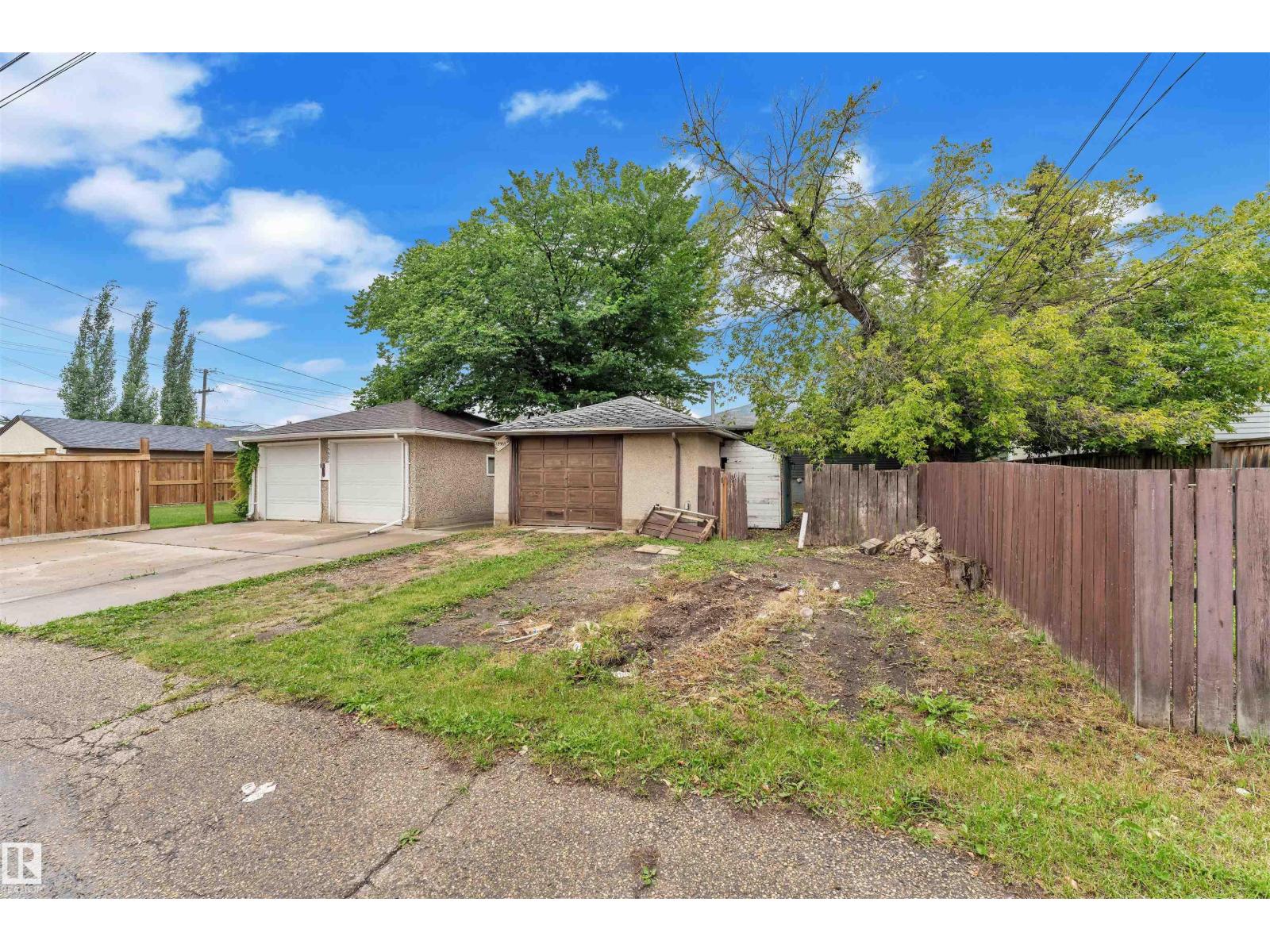 Photo 28 of 15965 110 B Av Nw, Edmonton AB