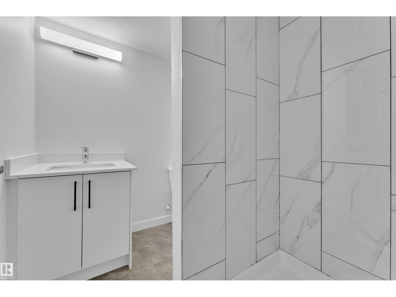 Photo 14 of 15965 110 B Av Nw, Edmonton AB