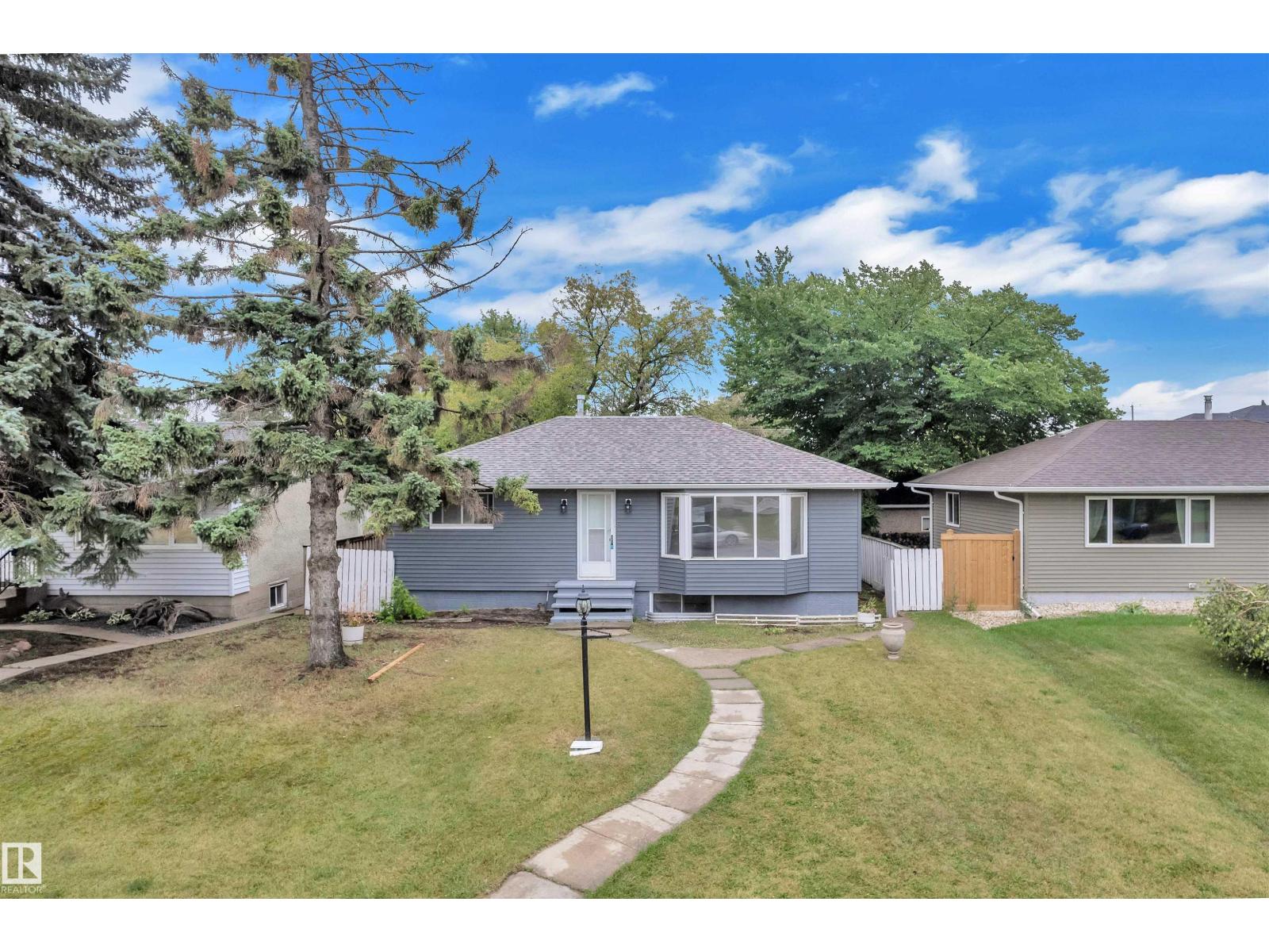 Photo 20 of 15965 110 B Av Nw, Edmonton AB